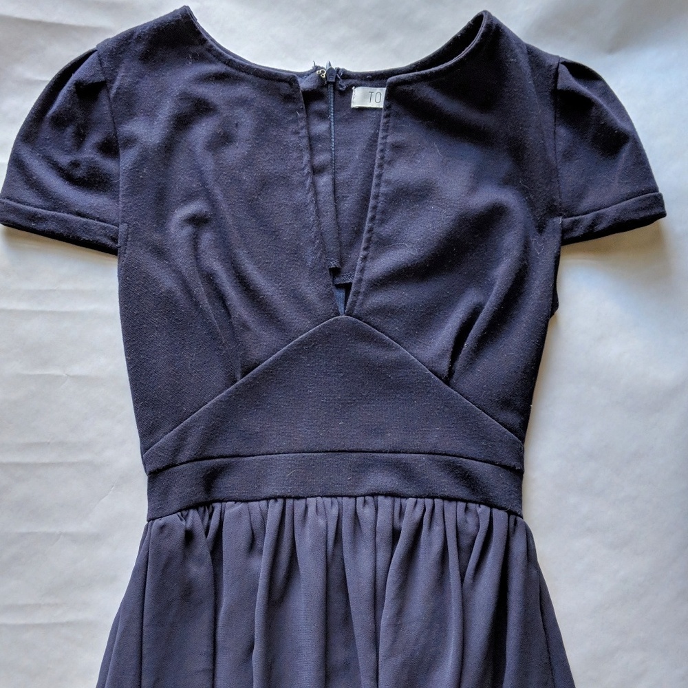 Tobi bodycon + chiffon dress - Picture 2 of 3